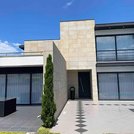 - Ancora - 300 Metres De L'ocean